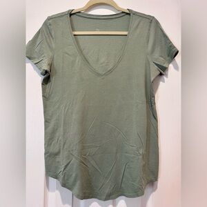Lululemon Love Tee V - Green - Athletic Short Sleeve Shirt V Neck